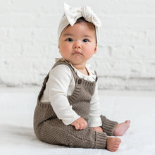 Cargar imagen en el visor de la galería, Briggs Seed Stitch Sweater Knit Overalls - Taupe
