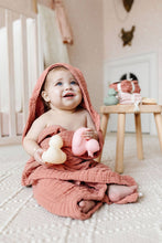 Cargar imagen en el visor de la galería, Infant Hooded Bath Towel - Rose
