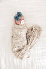 Cargar imagen en el visor de la galería, Pearl Swaddle Blanket
