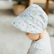 Cargar imagen en el visor de la galería, Daisy Baby Sunbonnet UPF 25+
