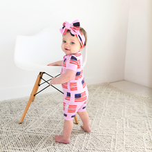Cargar imagen en el visor de la galería, Betty Pink Flag Shorty Zip Bamboo 4th of July Flag
