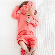 Cargar imagen en el visor de la galería, Darcy Ribbed Knotted Gown
