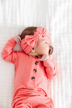 Cargar imagen en el visor de la galería, Darcy Ribbed Knotted Gown
